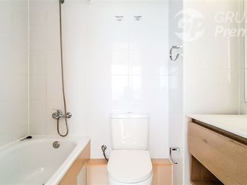 Departamento en venta de 2 dorm. 2 baños, en La Cisterna