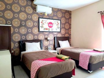 Guest House + Cafe 17 Kamar Luas 570 di Dinoyo kota Malang