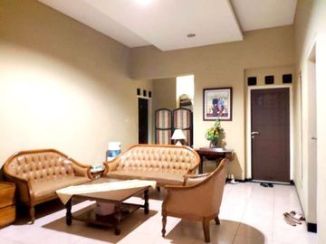 Guest House + Cafe 17 Kamar Luas 570 di Dinoyo kota Malang