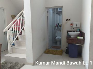 Rumah Minimalis 2LT di komplek Perumahan Mewah Manyaran
