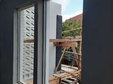 Rumah baru termurah bebas banjir strategis Slipi Jakarta