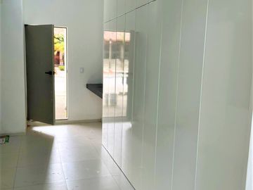 Hermosa una planta estilo moderno 5 rec 7 baños 2 autos alberca Zona Dorada