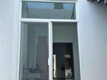 Hermosa una planta estilo moderno 5 rec 7 baños 2 autos alberca Zona Dorada