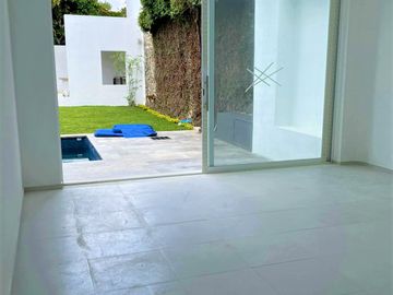 Hermosa una planta estilo moderno 5 rec 7 baños 2 autos alberca Zona Dorada