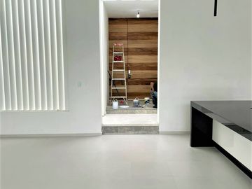 Hermosa una planta estilo moderno 5 rec 7 baños 2 autos alberca Zona Dorada