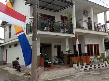 RUMAH SIAP HUNI 2 LANTAI DEKAT PEMDA SLEMAN