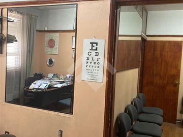 Venta oficina Santiago Estado Agustinas 2 privados un baño