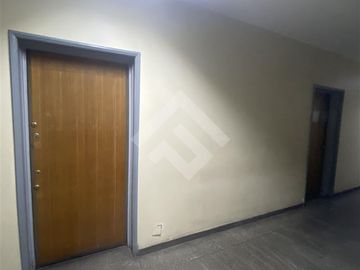 Venta oficina Santiago Estado Agustinas 2 privados un baño
