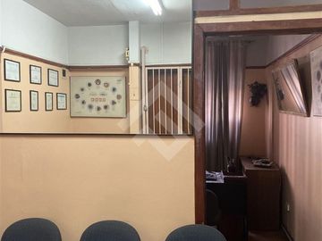 Venta oficina Santiago Estado Agustinas 2 privados un baño