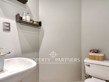OPORTUNIDAD! BUEN TERRENO, ESTILO MEDITERRÁNEO. IDEAL PARA REMODELAR.