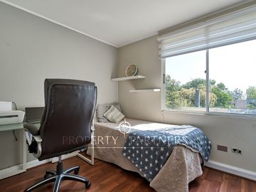 OPORTUNIDAD! BUEN TERRENO, ESTILO MEDITERRÁNEO. IDEAL PARA REMODELAR.