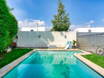 OPORTUNIDAD! BUEN TERRENO, ESTILO MEDITERRÁNEO. IDEAL PARA REMODELAR.