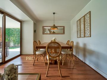 OPORTUNIDAD! BUEN TERRENO, ESTILO MEDITERRÁNEO. IDEAL PARA REMODELAR.
