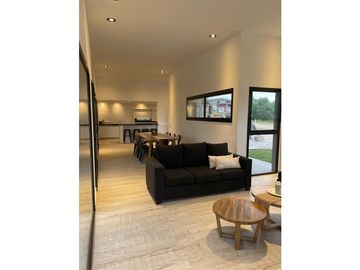CASA EN VENTA EN COSTA ESMERALDA