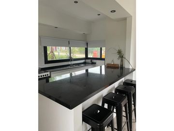 CASA EN VENTA EN COSTA ESMERALDA