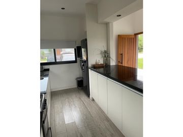 CASA EN VENTA EN COSTA ESMERALDA