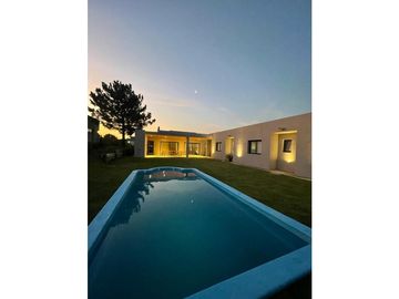 CASA EN VENTA EN COSTA ESMERALDA