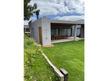 CASA EN VENTA EN COSTA ESMERALDA