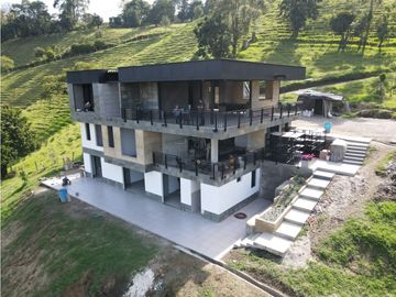 SE VENDE LOTE CON CASA EN LA VIA ARMENIA-CALARCA QUINDIO