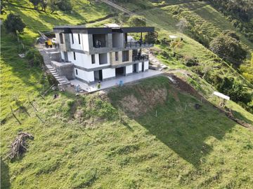 SE VENDE LOTE CON CASA EN LA VIA ARMENIA-CALARCA QUINDIO