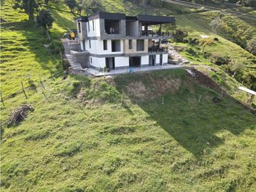 SE VENDE LOTE CON CASA EN LA VIA ARMENIA-CALARCA QUINDIO