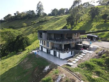 SE VENDE LOTE CON CASA EN LA VIA ARMENIA-CALARCA QUINDIO