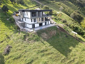 SE VENDE LOTE CON CASA EN LA VIA ARMENIA-CALARCA QUINDIO