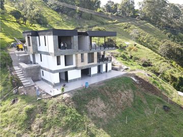 SE VENDE LOTE CON CASA EN LA VIA ARMENIA-CALARCA QUINDIO