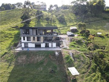 SE VENDE LOTE CON CASA EN LA VIA ARMENIA-CALARCA QUINDIO