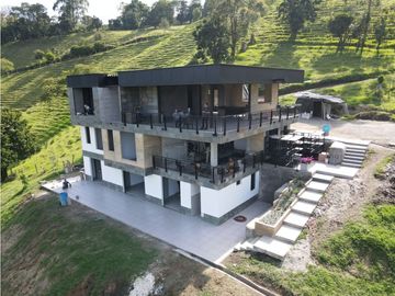 SE VENDE LOTE CON CASA EN LA VIA ARMENIA-CALARCA QUINDIO