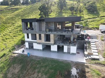 SE VENDE LOTE CON CASA EN LA VIA ARMENIA-CALARCA QUINDIO
