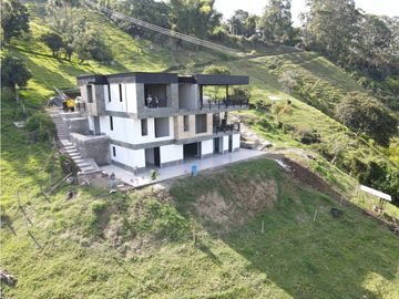 SE VENDE LOTE CON CASA EN LA VIA ARMENIA-CALARCA QUINDIO