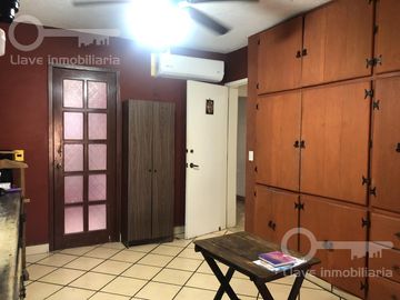 Venta de Casa estilo Mexicano Tradicional con 3 recámaras en calle Cuauhtémoc, Col. Puerto México, Coatzacoalcos, Veracruz.