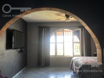 Venta de Casa estilo Mexicano Tradicional con 3 recámaras en calle Cuauhtémoc, Col. Puerto México, Coatzacoalcos, Veracruz.