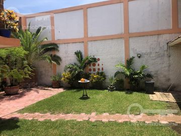 Venta de Casa estilo Mexicano Tradicional con 3 recámaras en calle Cuauhtémoc, Col. Puerto México, Coatzacoalcos, Veracruz.