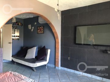Venta de Casa estilo Mexicano Tradicional con 3 recámaras en calle Cuauhtémoc, Col. Puerto México, Coatzacoalcos, Veracruz.