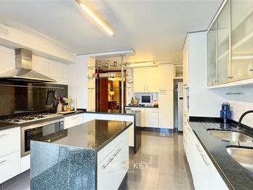 Departamento en venta de 3 dorm. en Las Condes
