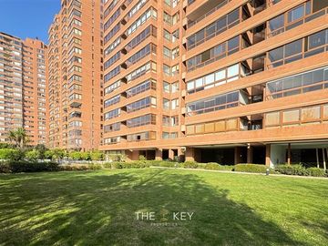 Departamento en venta de 3 dorm. en Las Condes