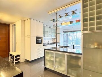 Departamento en venta de 3 dorm. en Las Condes