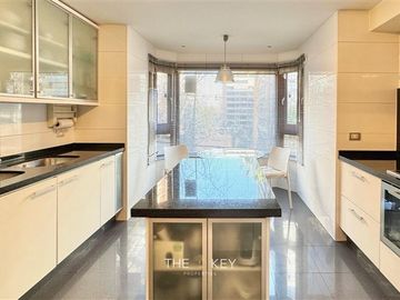 Departamento en venta de 3 dorm. en Las Condes