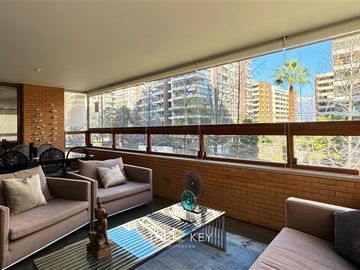 Departamento en venta de 3 dorm. en Las Condes