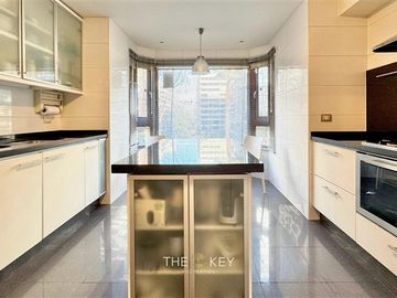 Departamento en venta de 3 dorm. en Las Condes