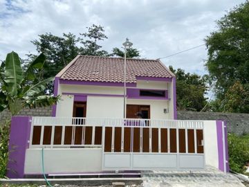 DIJUAL RUMAH CANTIK HARGA TERBAIK DI KOTA KLATEN. SHM+IMB SIAP BALIK NAMA...