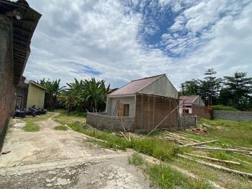 DIJUAL RUMAH CANTIK HARGA TERBAIK DI KOTA KLATEN. SHM+IMB SIAP BALIK NAMA...