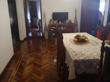 Casa de cuatro ambientes en venta en el palomar