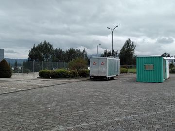 VENDO HERMOSA PROPIEDAD COMERCIAL EN CAYAMBE SOBRE LA PANAMERICANA NORTE