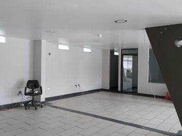 VENDO HERMOSA PROPIEDAD COMERCIAL EN CAYAMBE SOBRE LA PANAMERICANA NORTE
