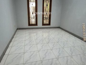 Dijual Rumah Posisi Hook Dengan Lokasi Strategis Di Sektor 9