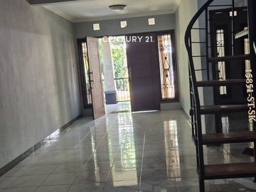 Dijual Rumah Posisi Hook Dengan Lokasi Strategis Di Sektor 9