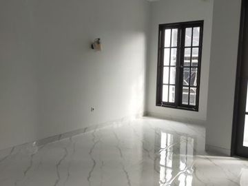 Rumah rooftop 2,5 lt dkt akses tol di Ciganjur Jak Sel 2,75 M